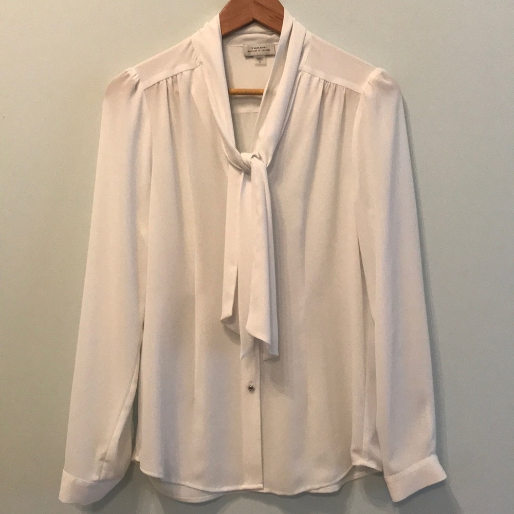 Tahari Whit Pussy Bow Blouse